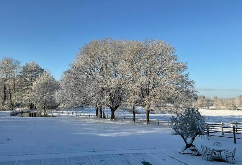 بنسيون La Maison D Inès And Ugolin & Spa