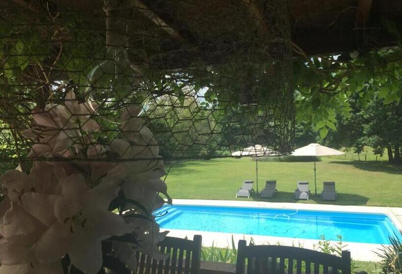 بنسيون La Maison D Inès And Ugolin & Spa