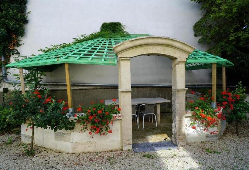 بنسيون Auberge Des Capucins