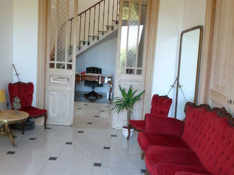 ペンション Chateau La Bouriette