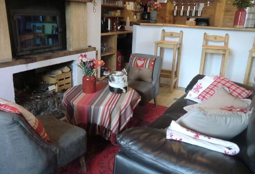 호스텔 Auberge Du Pont De L Alp