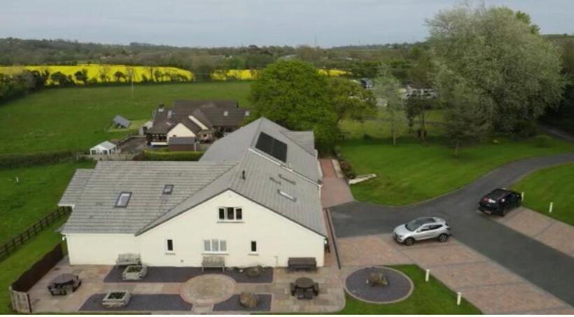 مبيت وإفطار Lovesgrove Country Guest House