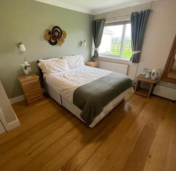 مبيت وإفطار Lovesgrove Country Guest House