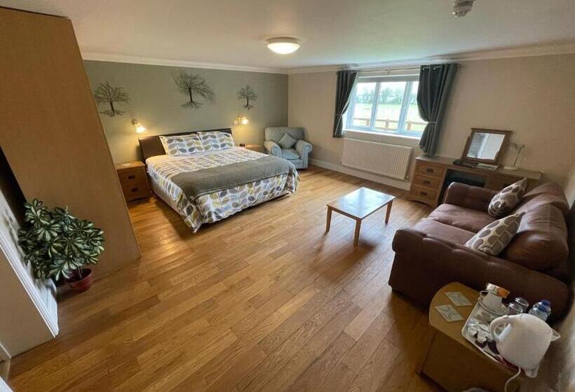 مبيت وإفطار Lovesgrove Country Guest House
