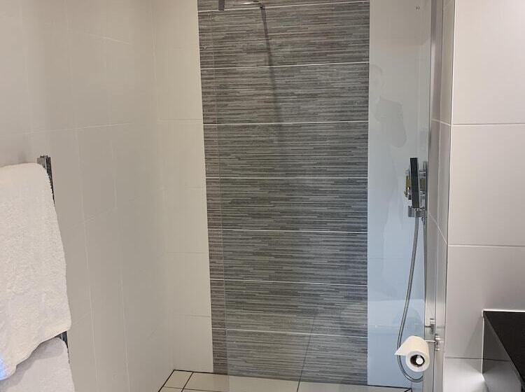 The Wheatsheaf Hotel, Sandbach