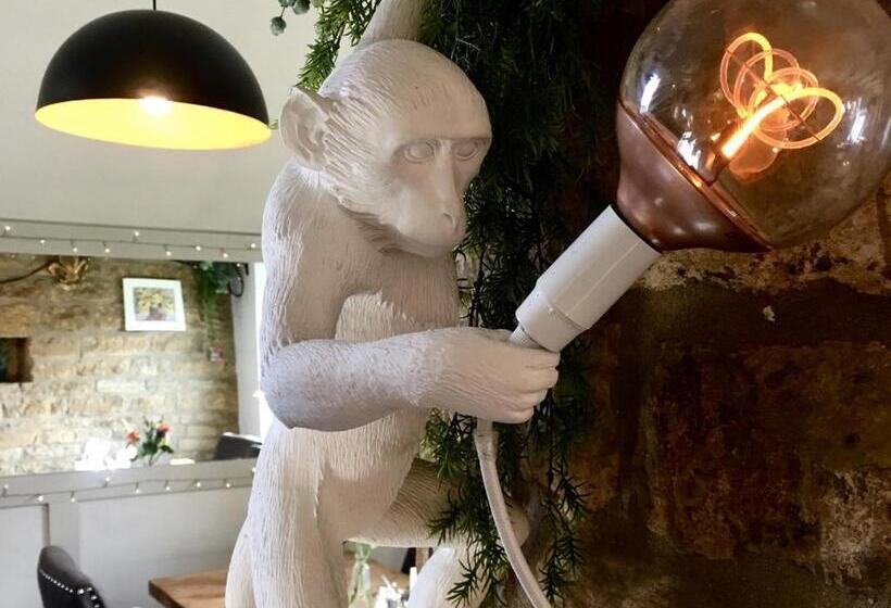 فندق صغير The Mousetrap Inn