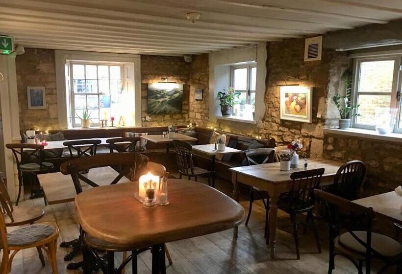 فندق صغير The Mousetrap Inn