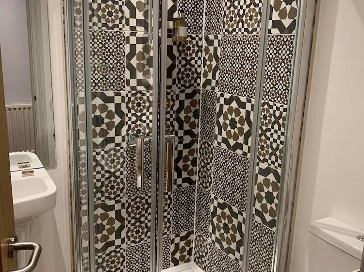 ユースホステル The Wheatsheaf Inn