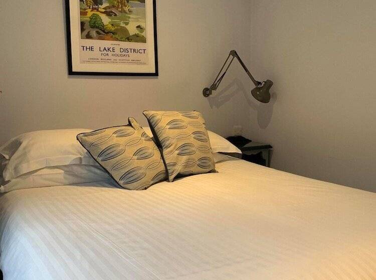 ユースホステル The Wheatsheaf Inn