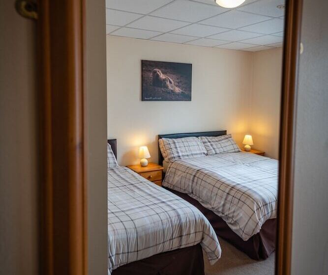پانسیون Aarondale Guest House