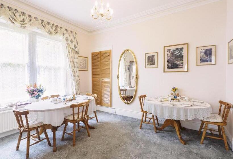 פנסיון Braemar Guest House