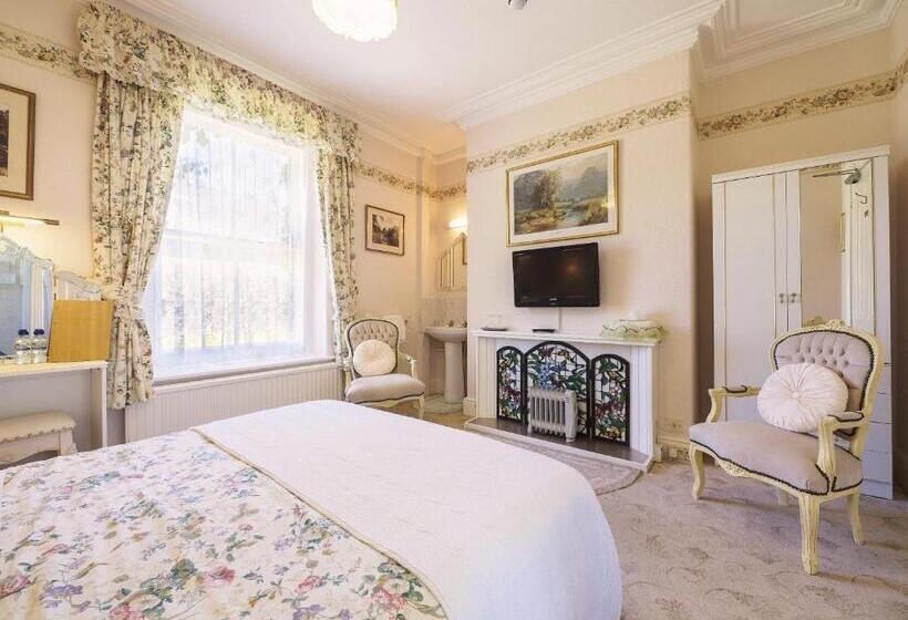 פנסיון Braemar Guest House