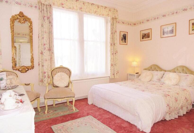 פנסיון Braemar Guest House