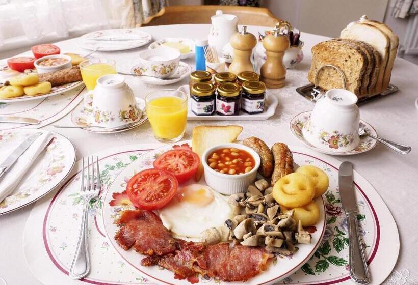 פנסיון Braemar Guest House