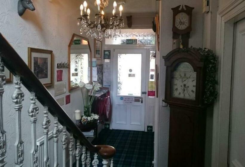 بنسيون Crawfords Guest House