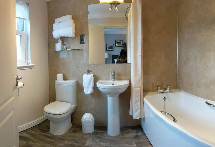 پانسیون Maclean Guest House