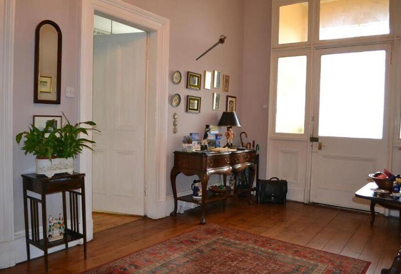 Пансион Maybank Guest House
