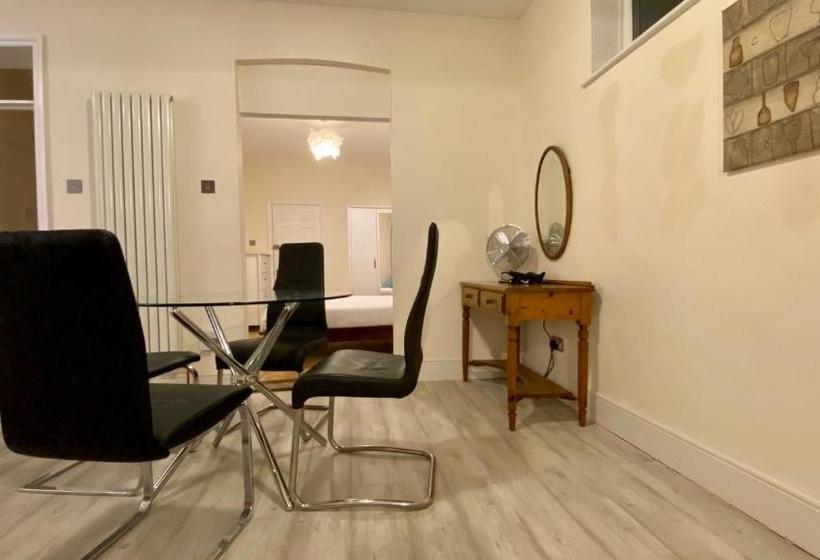 بنسيون Parkstone Guest House