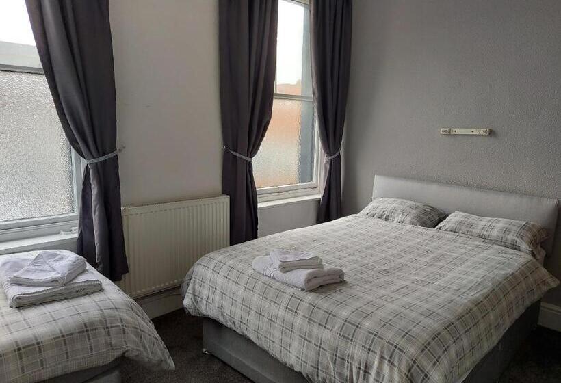 بنسيون The Lodge Guest Accommodation