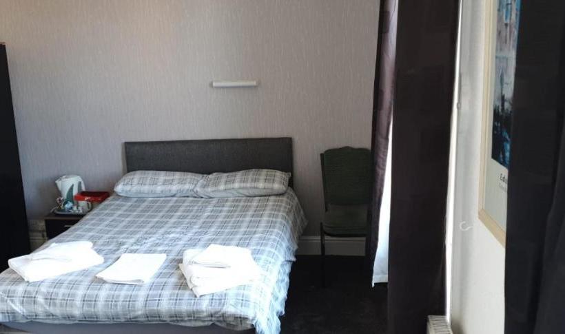 بنسيون The Lodge Guest Accommodation