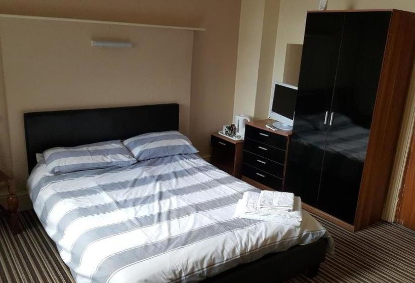 بنسيون The Lodge Guest Accommodation