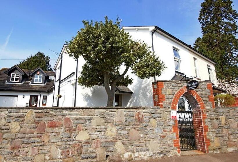 膳宿费 The Lychgate