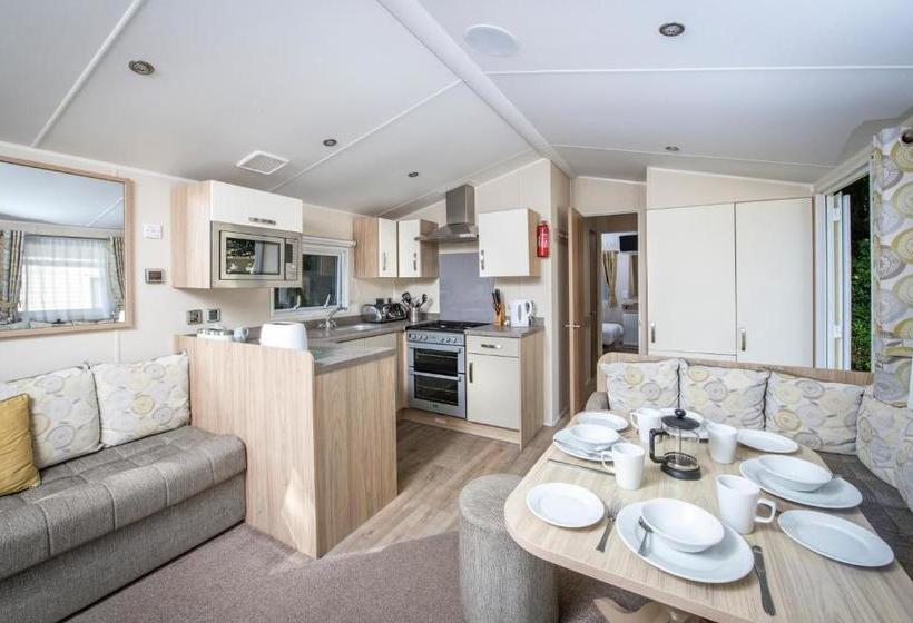 리조트 Trelawne Manor Holiday Park
