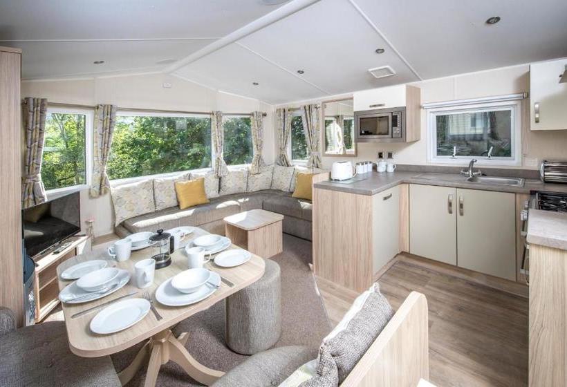 리조트 Trelawne Manor Holiday Park