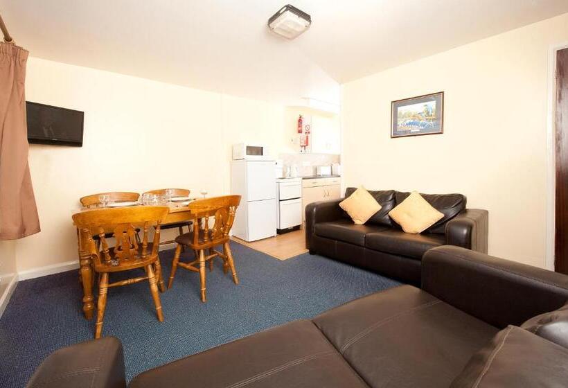 리조트 Trelawne Manor Holiday Park
