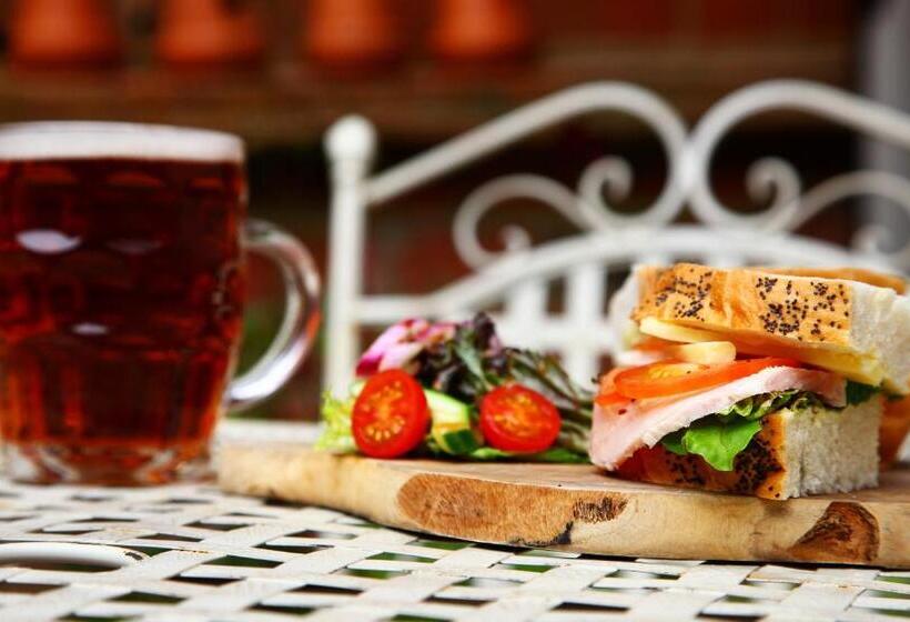 הוסטל The Plough Inn