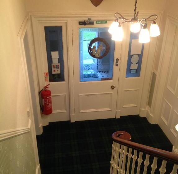 פנסיון Moraydale Guest House