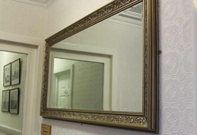 پانسیون The Ashley