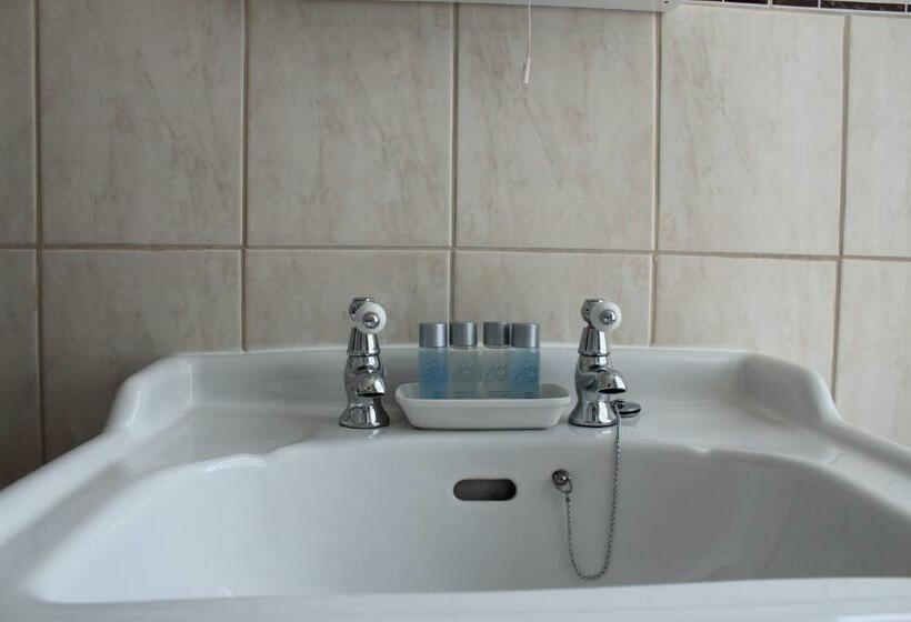 پانسیون The Ashley