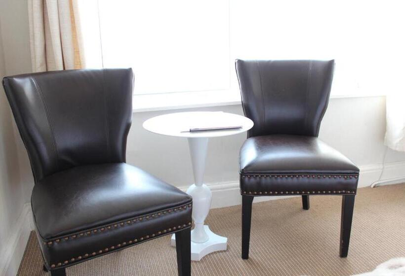 پانسیون The Ashley