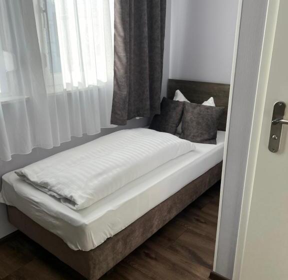 هاستل Restaurant Mirena