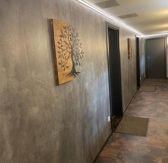 هاستل Restaurant Mirena