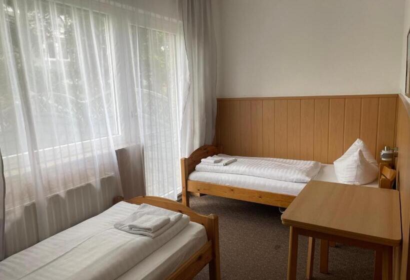 هاستل Restaurant Mirena