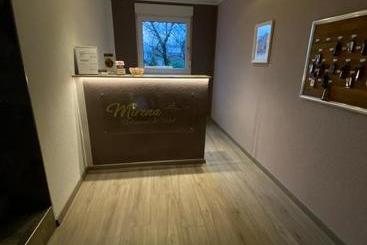 هاستل Restaurant Mirena