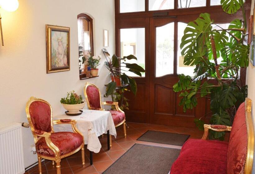 호스텔 Zur Hallenburg