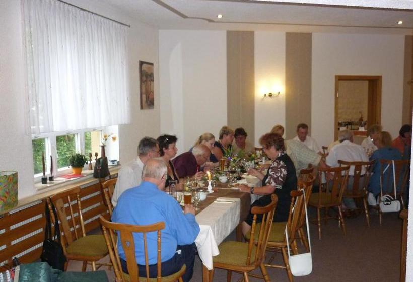 פנסיון Waldhaus Hutzelhöh