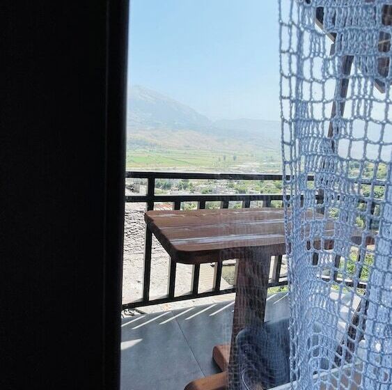 پانسیون Denis Guest House