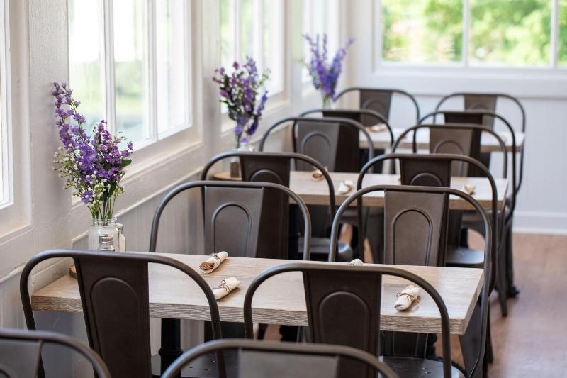 هاستل The Blackburn Inn And Conference Center