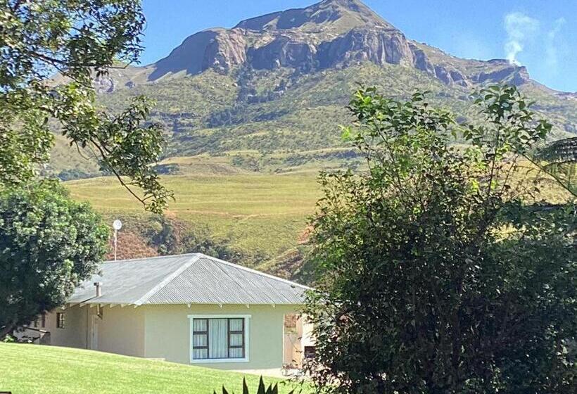 בית מלון כפרי Ledges Retreat