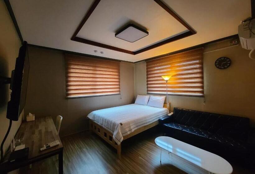 膳宿费 Treehouseunseo Guesthouse