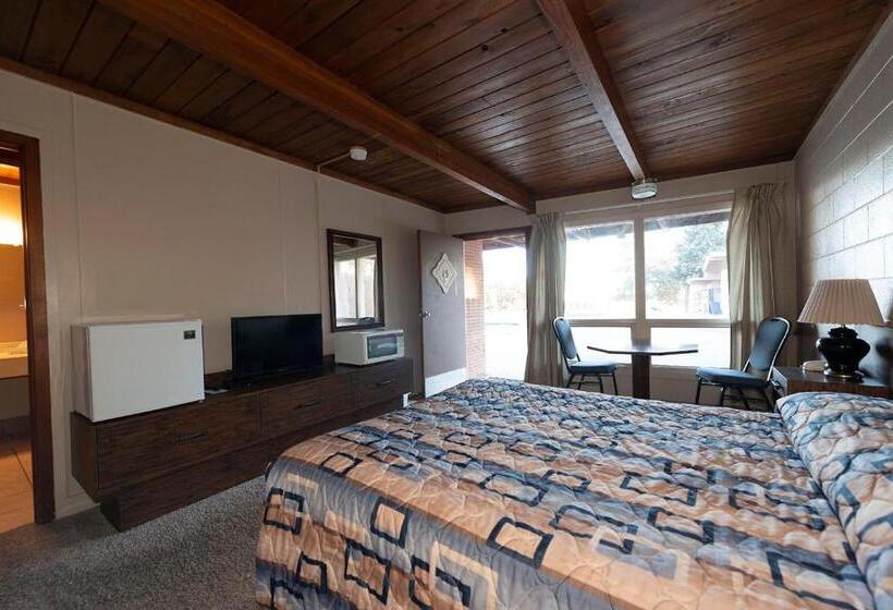 فندق صغير Cedar Inn