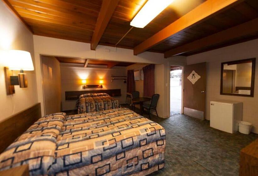 فندق صغير Cedar Inn