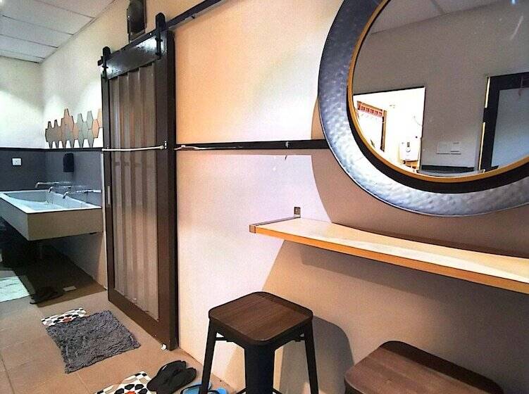 فنادق الكبسولة Sleepbox Hotel   Hostel