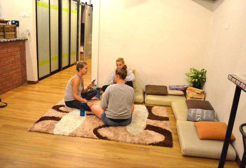 فنادق الكبسولة Sleepbox Hotel   Hostel