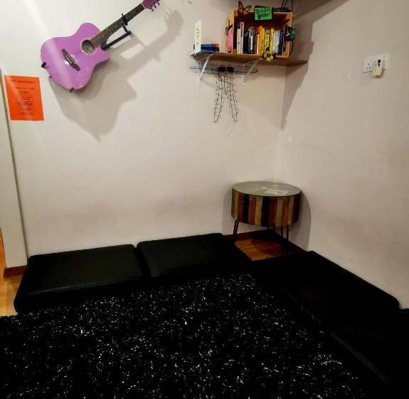 فنادق الكبسولة Sleepbox Hotel   Hostel