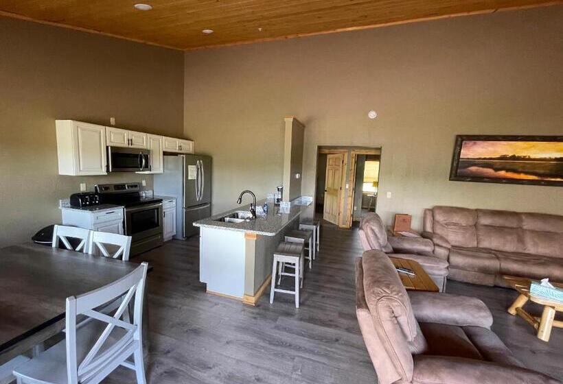 هتل The Lodges At Sunset Village